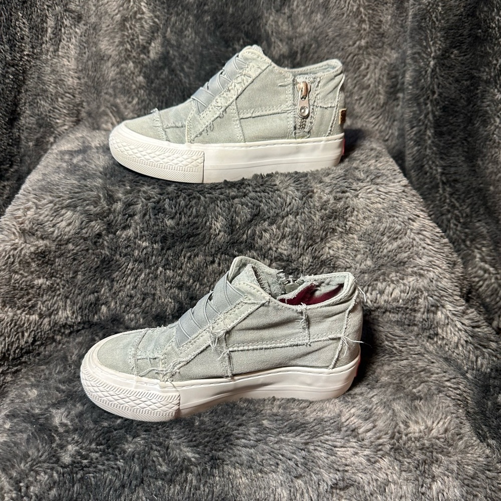 Blowfish Kids Sneakers in Soft Gray